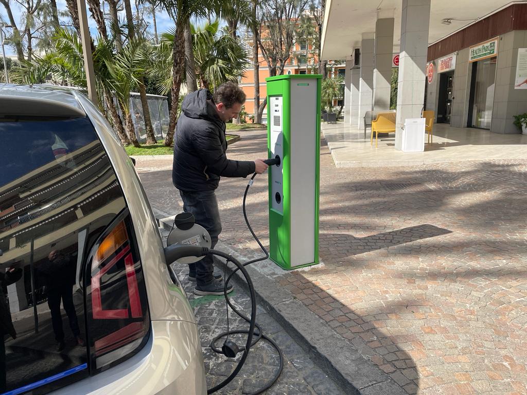 La colonnina elettrica