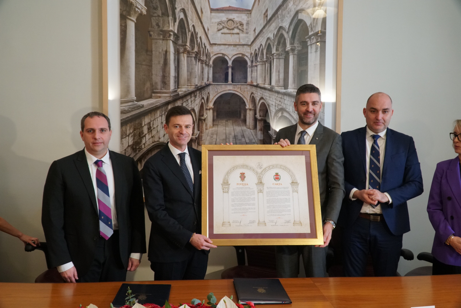 Un momento della cerimonia di gemellaggio, dello scorso febbraio, tra Sorrento e Dubrovnik  