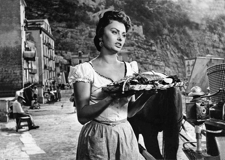 Sophia Loren in una scena del film "Pane, amore e..."